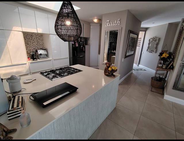 3 BEDROOM APARTMENT FOR SALE IN UMHLANGA CENTRAL